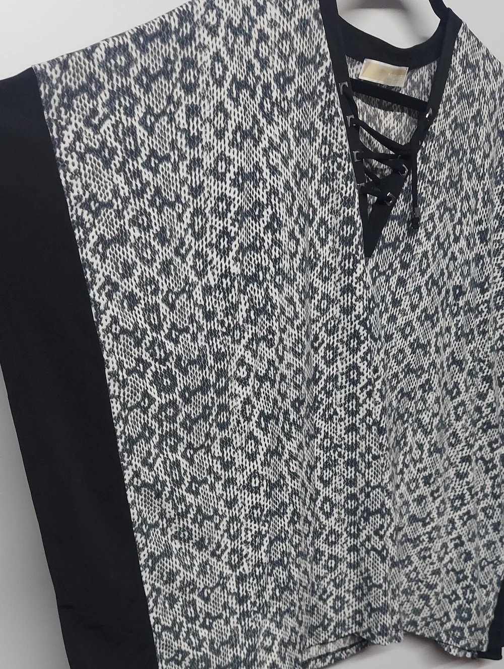 Michael Kors Black and White Lace-Up Patterned Short Sleeve Kaftan Style Top